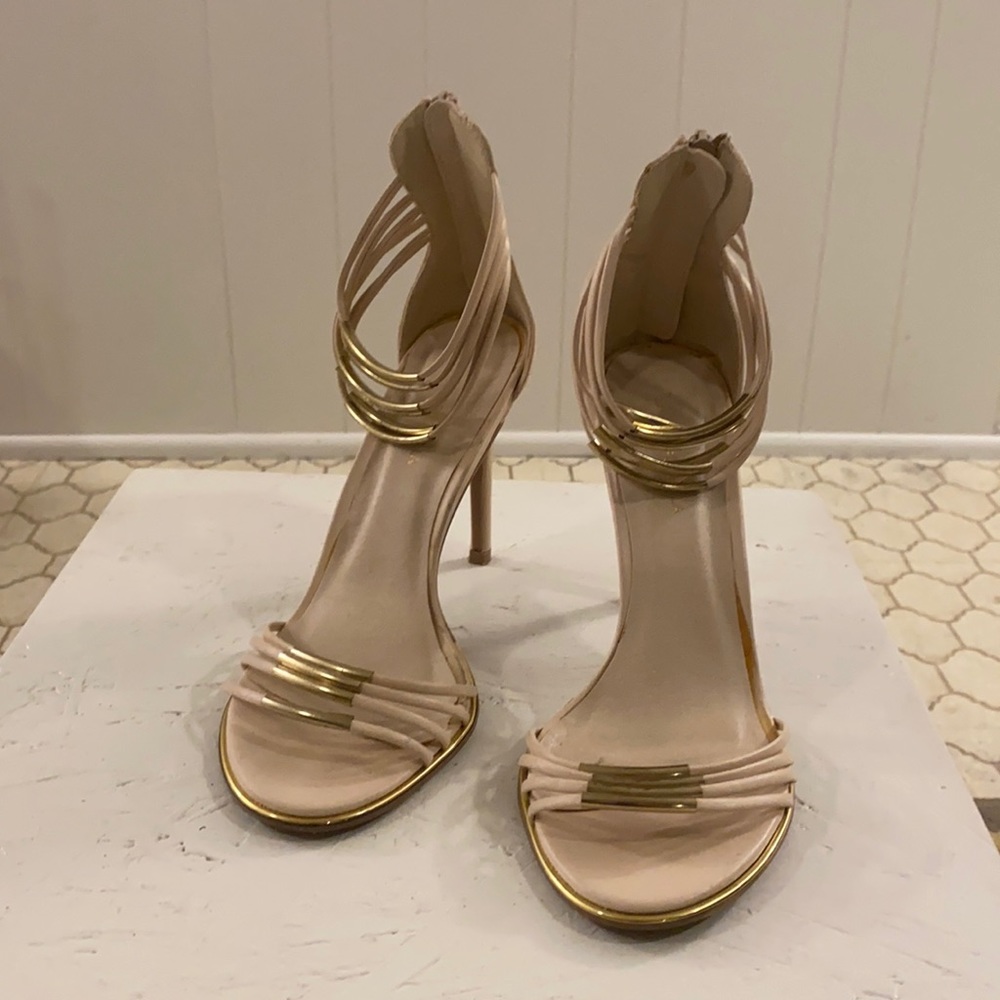 NUDE & GOLD HEELS